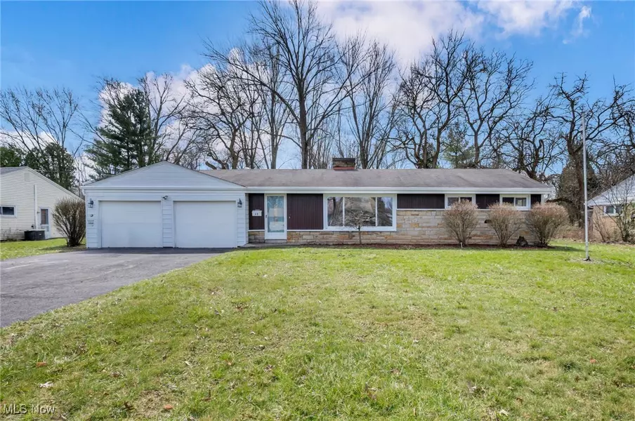 48 Lakeview DR, Grafton, OH 44044