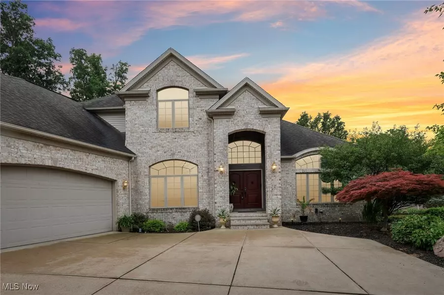 382 W Glen Eagle DR, Highland Heights, OH 44143