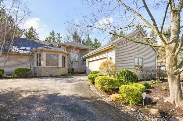 9 Longmeadow LN, Beachwood, OH 44122