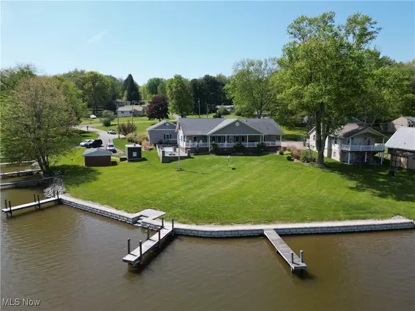 6964 Lakeview DR, Hanoverton, OH 44423