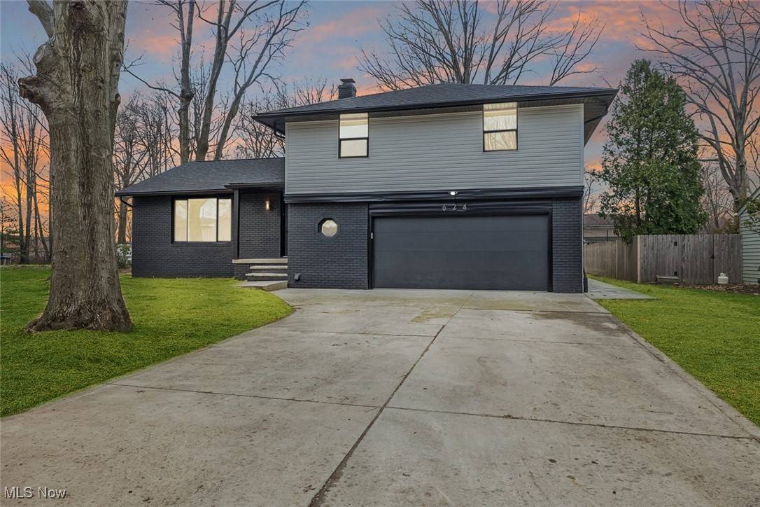 624 Welshire DR, Bay Village, OH 44140
