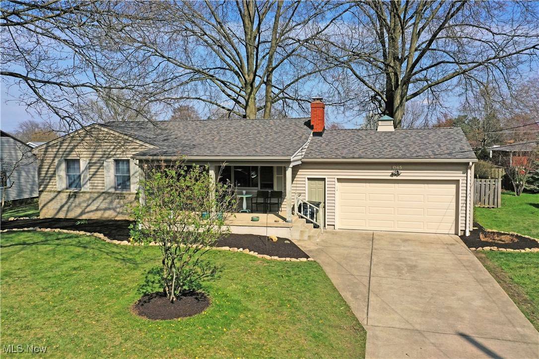 1065 Collins AVE, Austintown, OH 44515