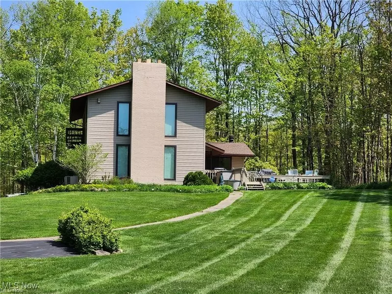 2917 W Bath RD, Bath, OH 44333