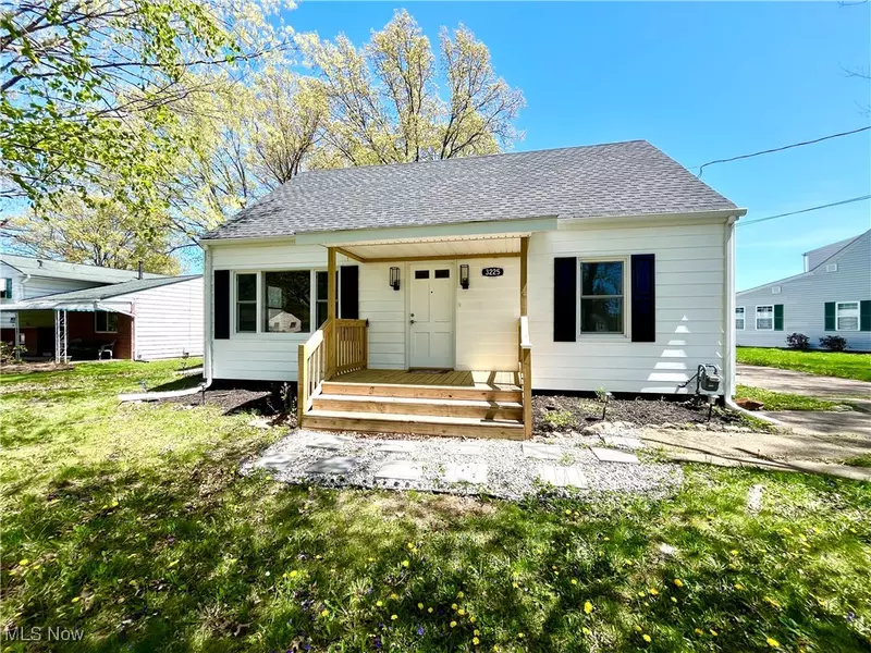 3225 Pickett RD, Lorain, OH 44053