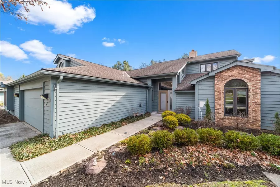 4 Stratford CT, Beachwood, OH 44122