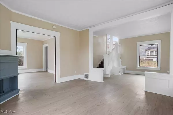 Akron, OH 44303,374 Crosby ST