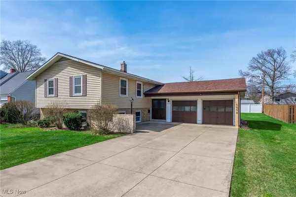 North Olmsted, OH 44070,5858 Sherwood DR