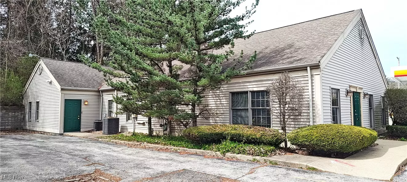 4442 Logan WAY, Youngstown, OH 44505