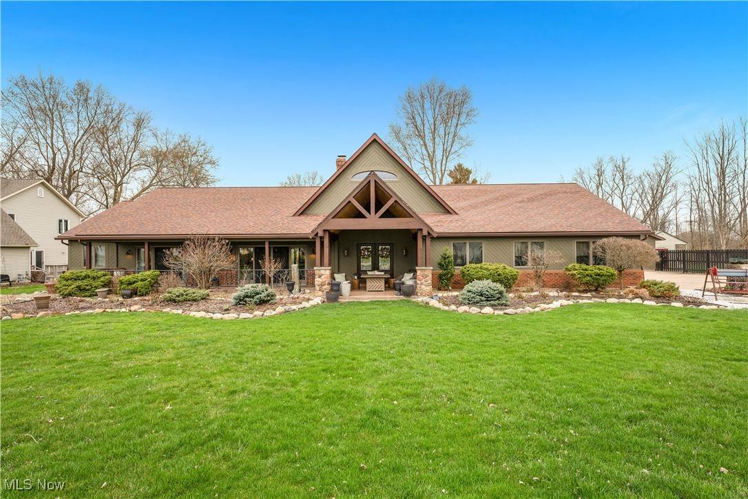 537 Lee Lore DR, Chippewa Lake, OH 44215