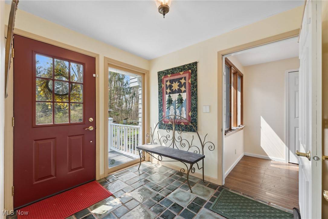 Twinsburg, OH 44087,9666 Darrow RD