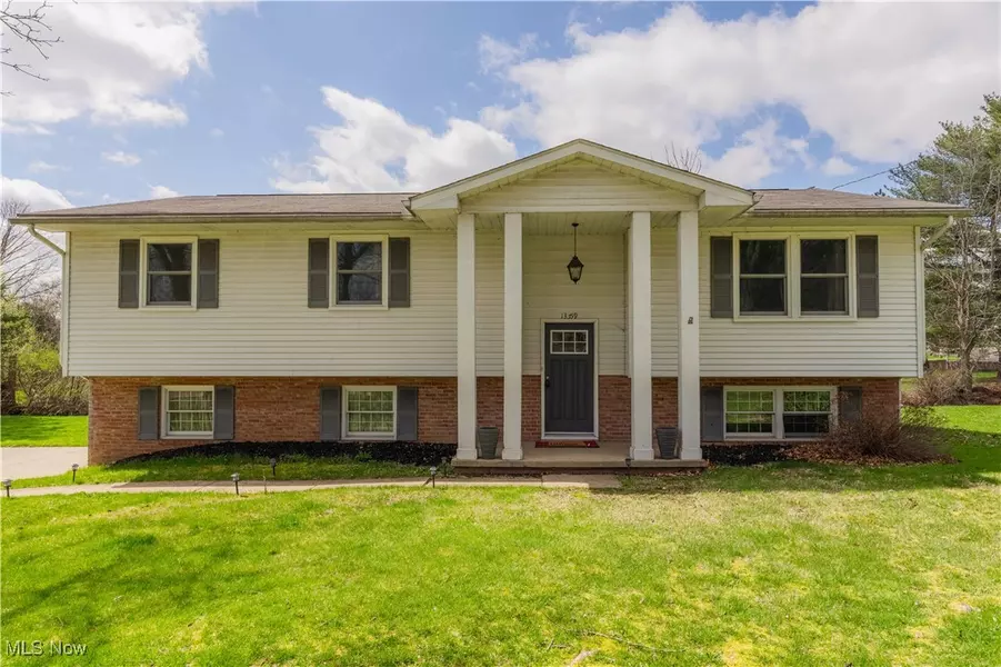 13559 Kaufman AVE NW, Hartville, OH 44632