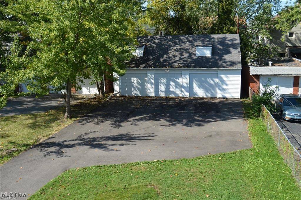 Lakewood, OH 44107,1204 Cranford AVE