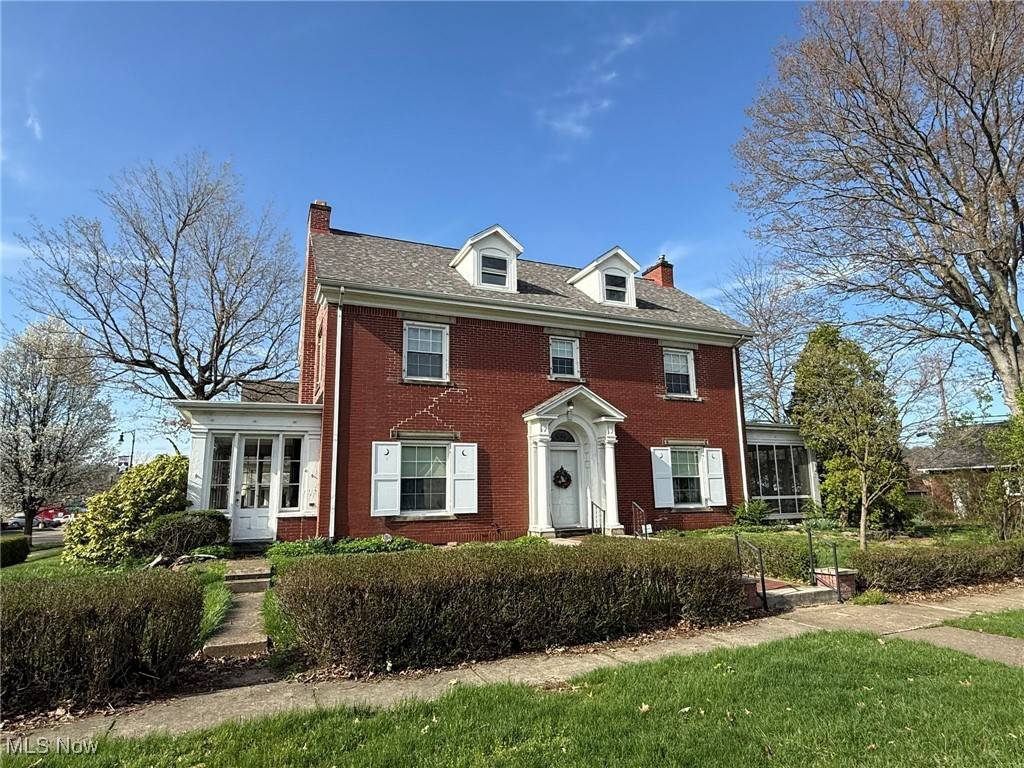 1003 N Water ST, Uhrichsville, OH 44683