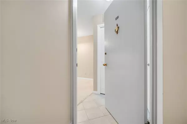 Rocky River, OH 44116,2089 Wooster RD #C37