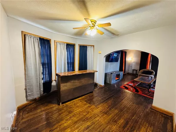 Massillon, OH 44646,932 Wales RD NE