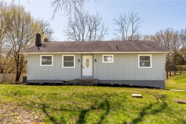 132 Magua DR, Akron, OH 44319