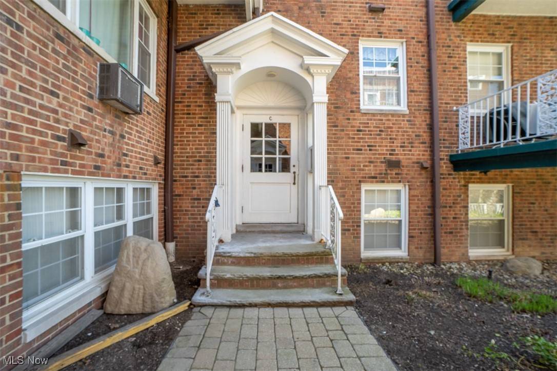 Shaker Heights, OH 44122,19801 Van Aken BLVD #205C