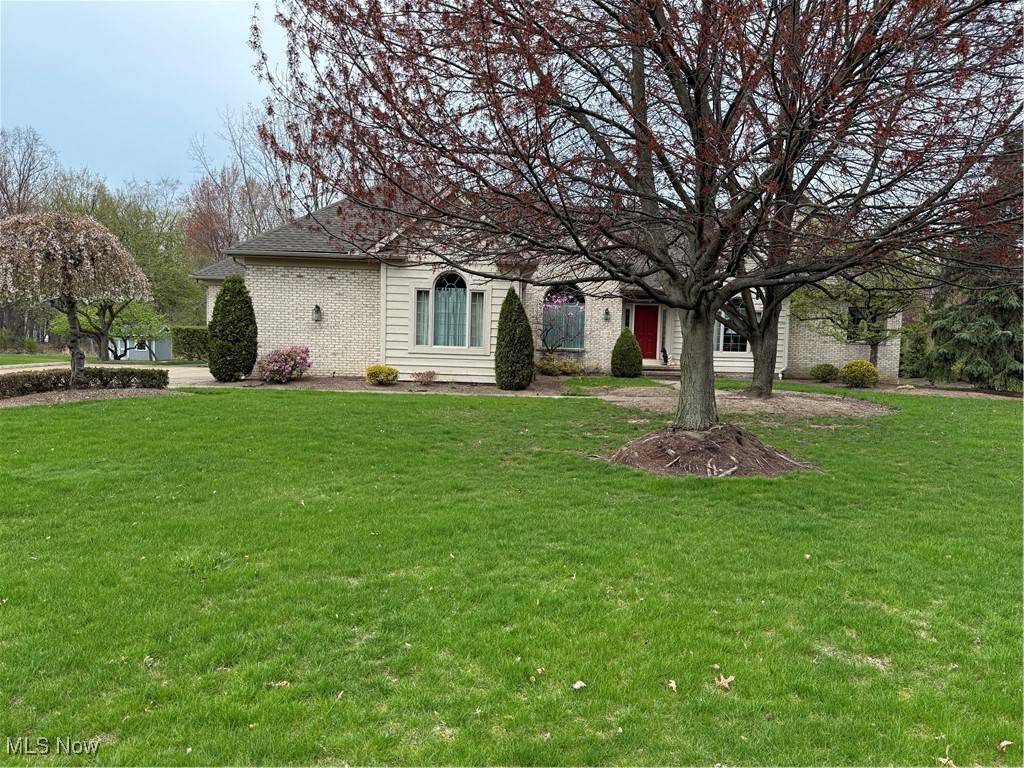 5513 Strathaven DR, Highland Heights, OH 44143