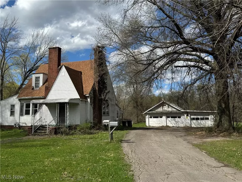2020 Grafton RD, Elyria, OH 44035