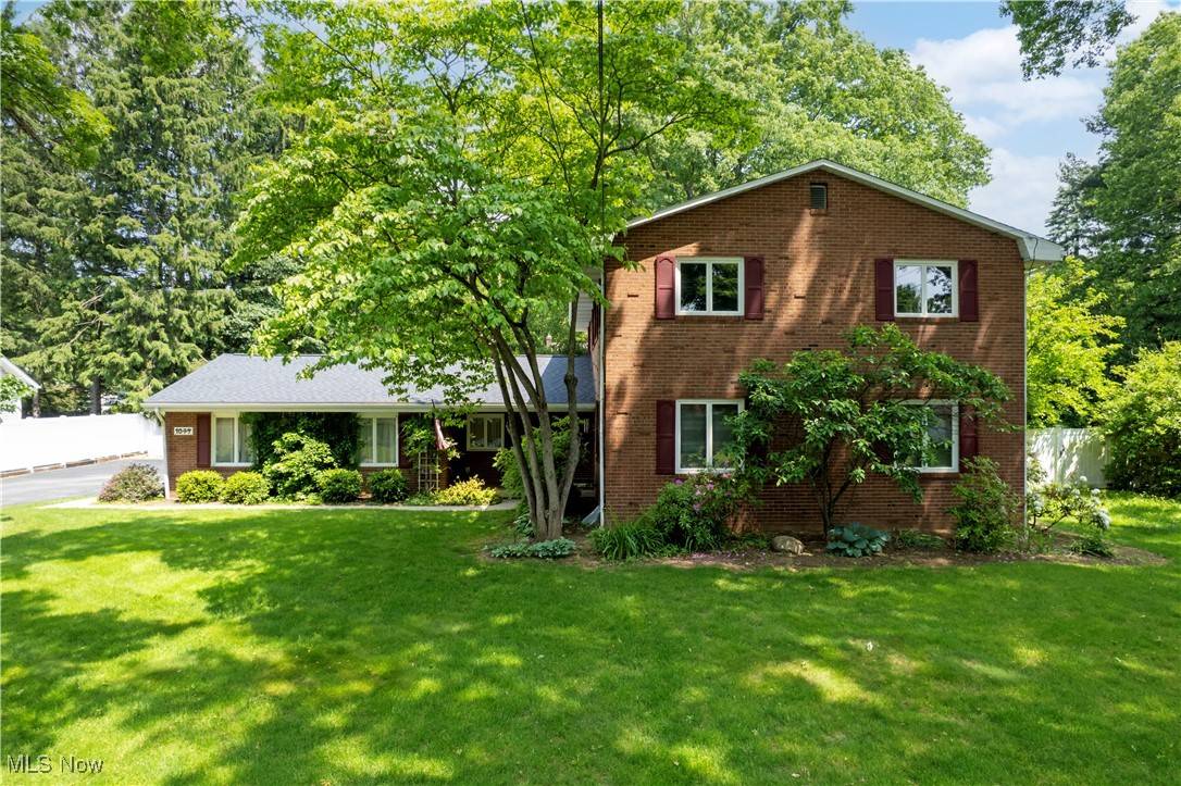 1047 Ashwood DR, Wooster, OH 44691