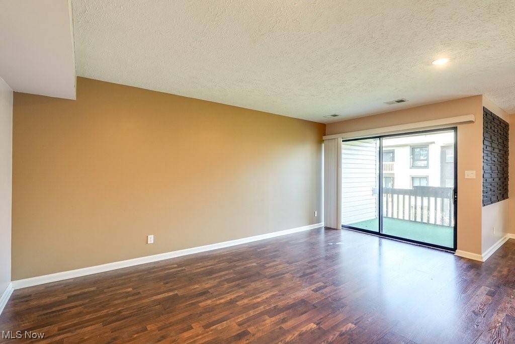 Northfield, OH 44067,6290 Greenwood #203