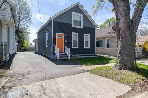 Cleveland, OH 44113,3407 Erin AVE
