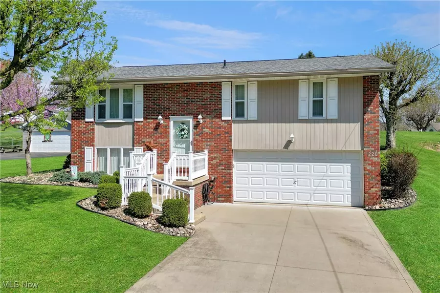 220 Bantam Ridge CT, Wintersville, OH 43953