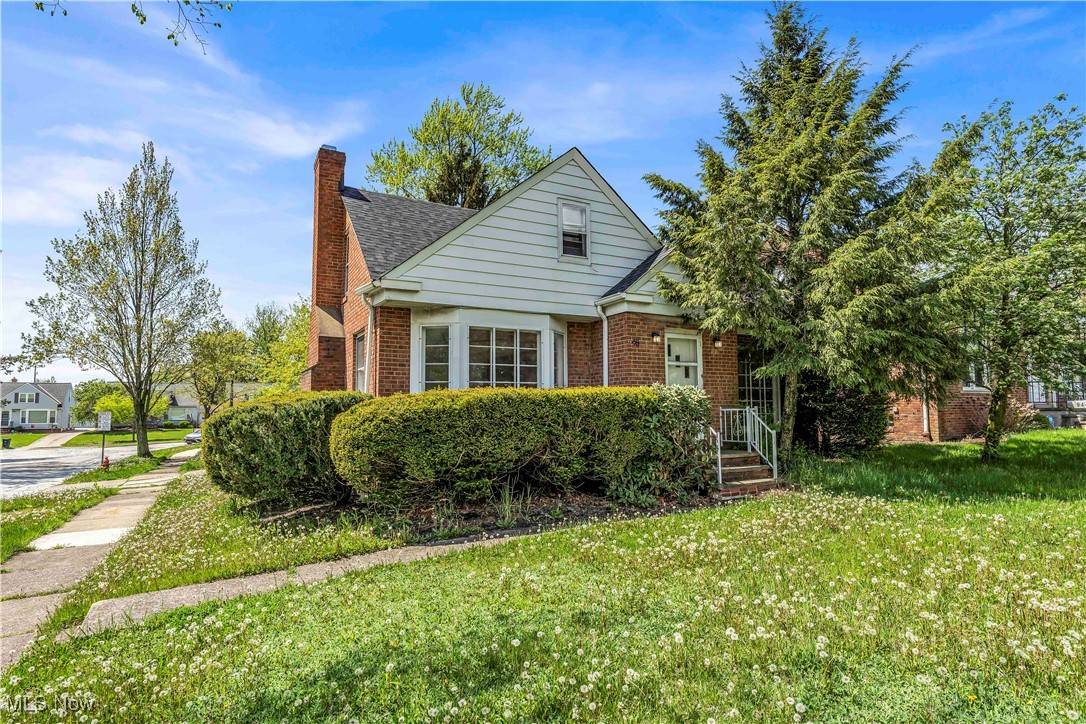 948 Richmond RD, Lyndhurst, OH 44124