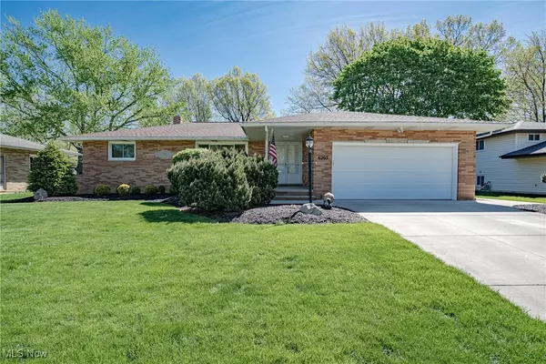 6203 Carlyle DR, Seven Hills, OH 44131