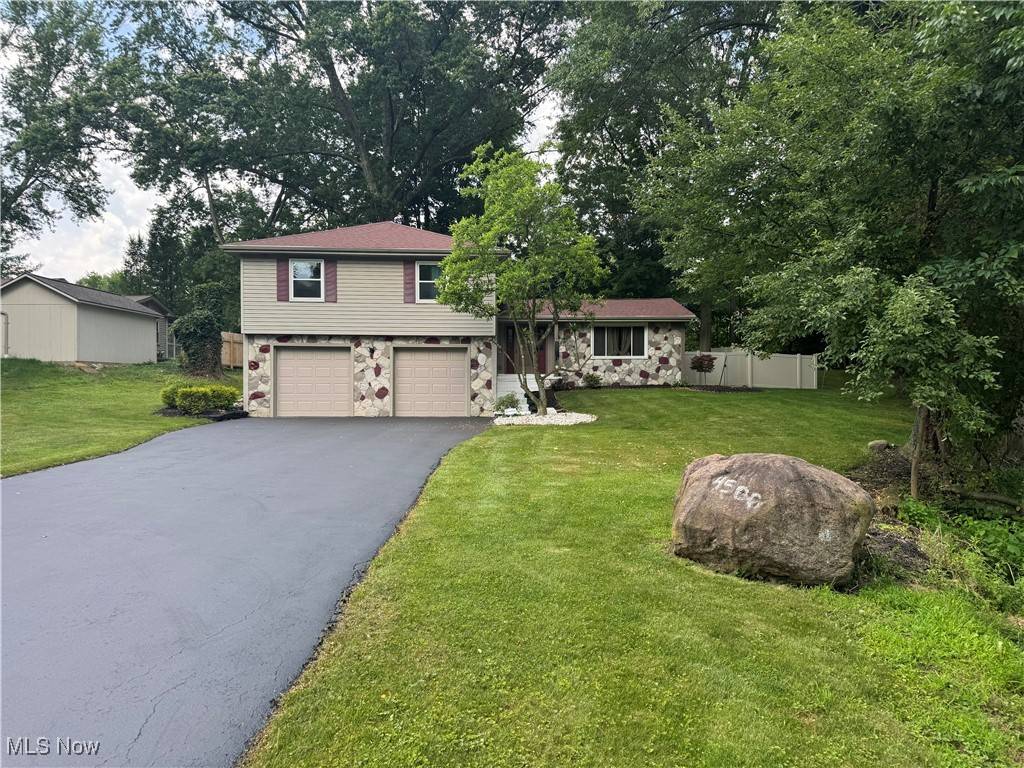 4506 Green Glen DR, Canfield, OH 44511