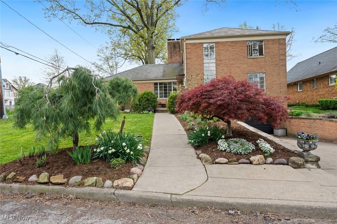 13473 Edgewater DR, Lakewood, OH 44107