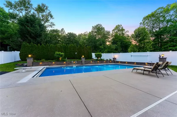 Girard, OH 44420,2294 Crestmont DR