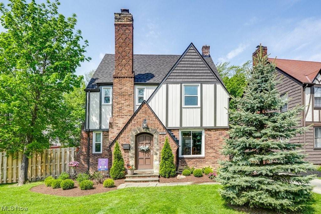 2340 Canterbury RD,  University Heights,  OH 44118