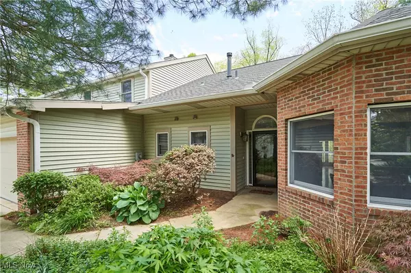 1746 Rock Hill LN, Akron, OH 44313