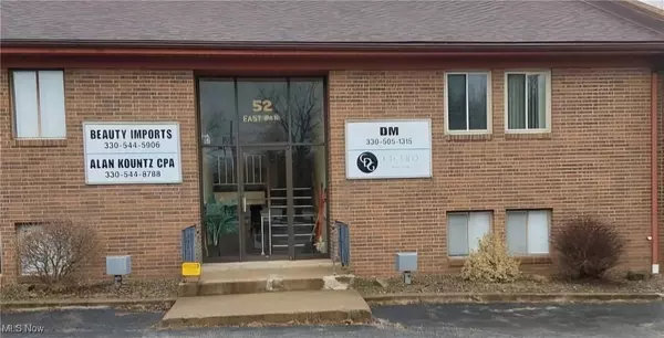 52 E Park AVE #B, Niles, OH 44446