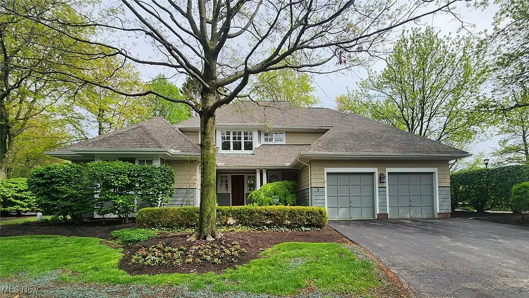5 W Mather LN #5, Bratenahl, OH 44108