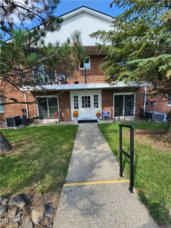 71 E Sprague RD #6, Seven Hills, OH 44131