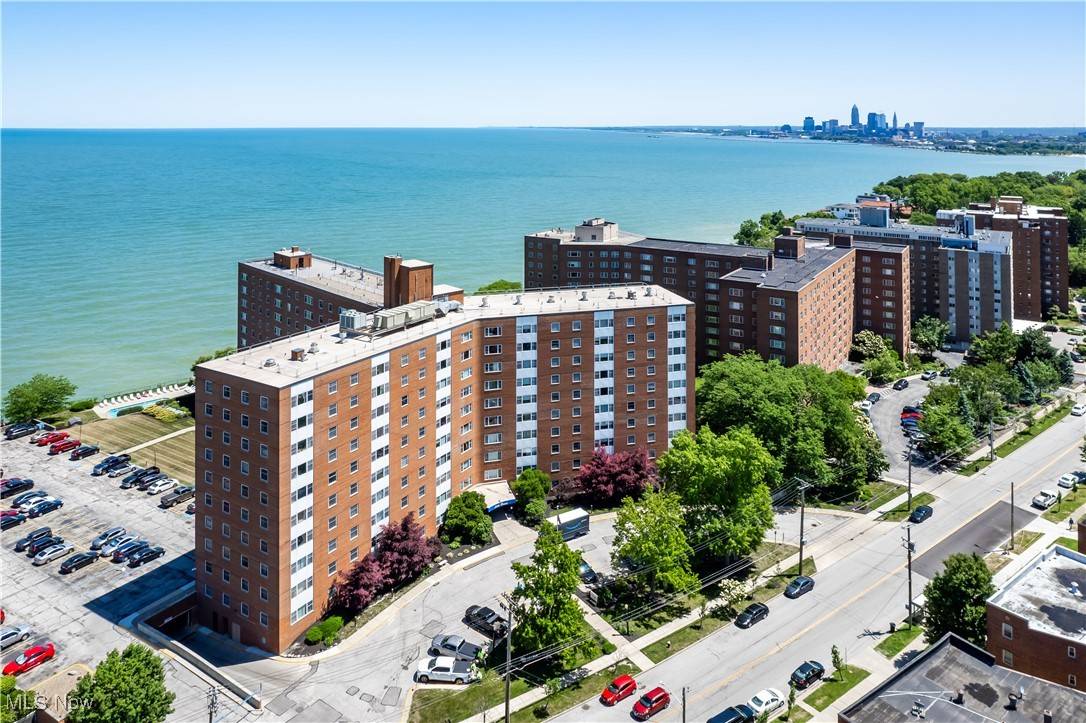 11850 Edgewater DR #311, Lakewood, OH 44107