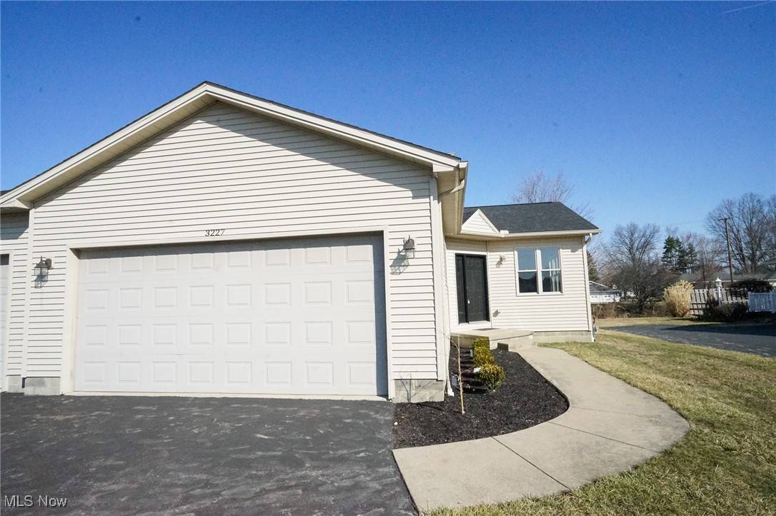 3227 Starwick CT, Canfield, OH 44406