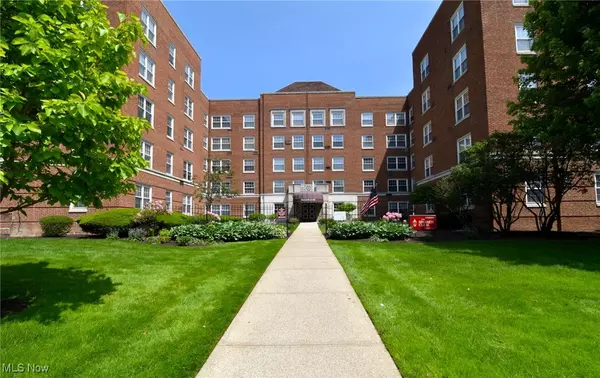 19201 Van Aken BLVD #510, Shaker Heights, OH 44122
