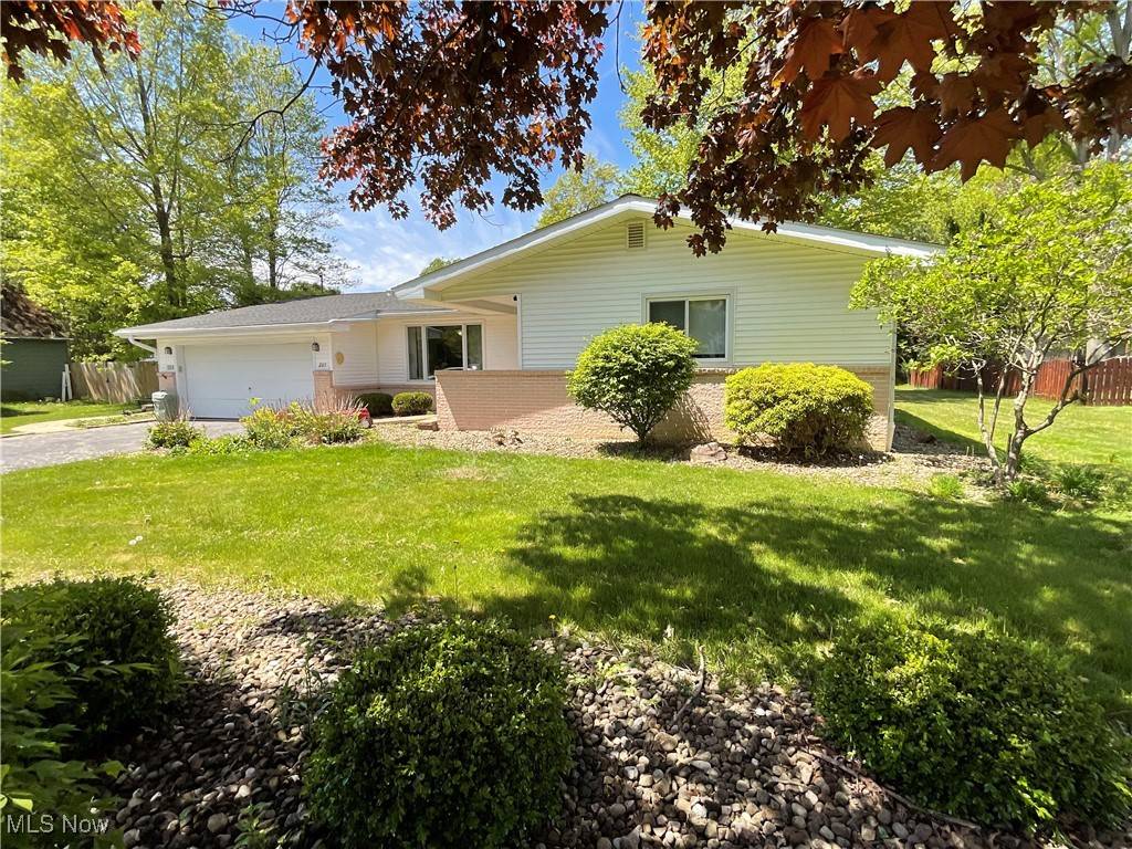 205 Heritage LN, Cortland, OH 44410