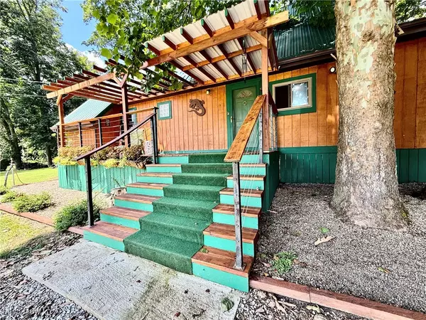 Elizabeth, WV 26143,2854 Wells Lock RD