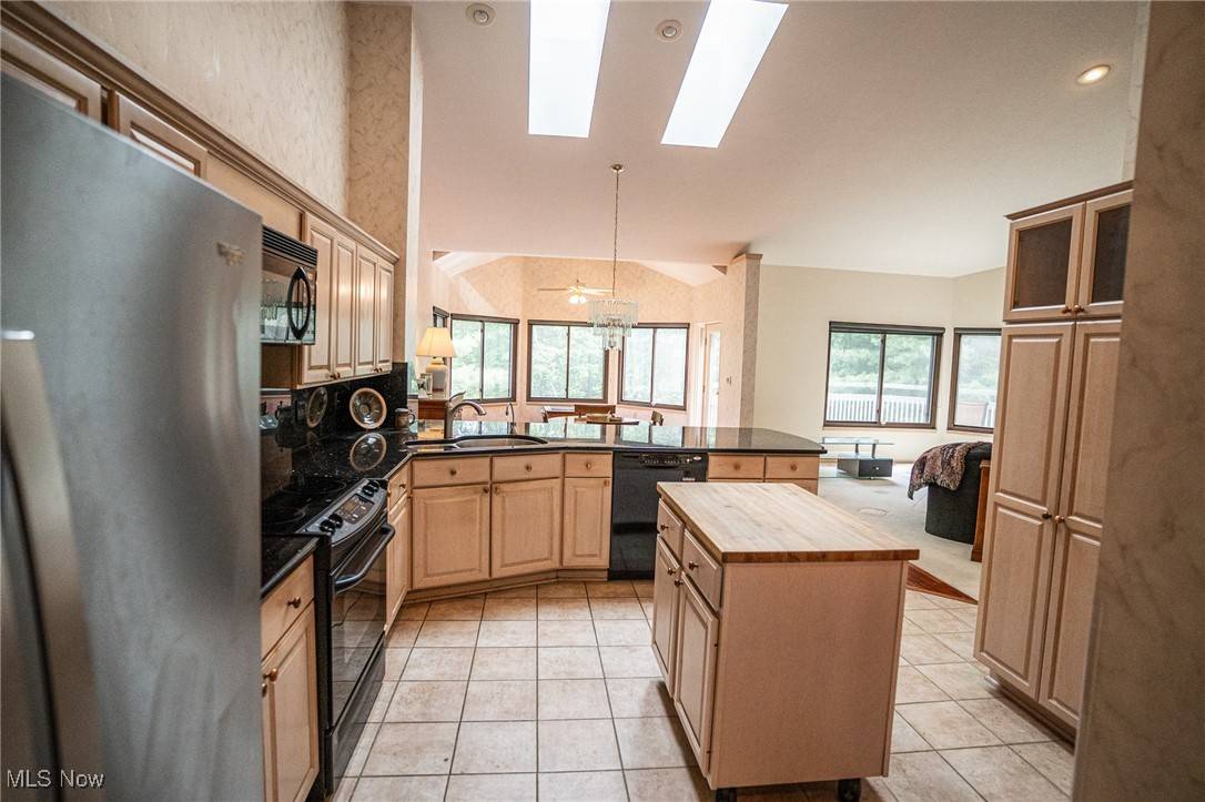 Cuyahoga Falls, OH 44223,2222 Woodbrook TRL
