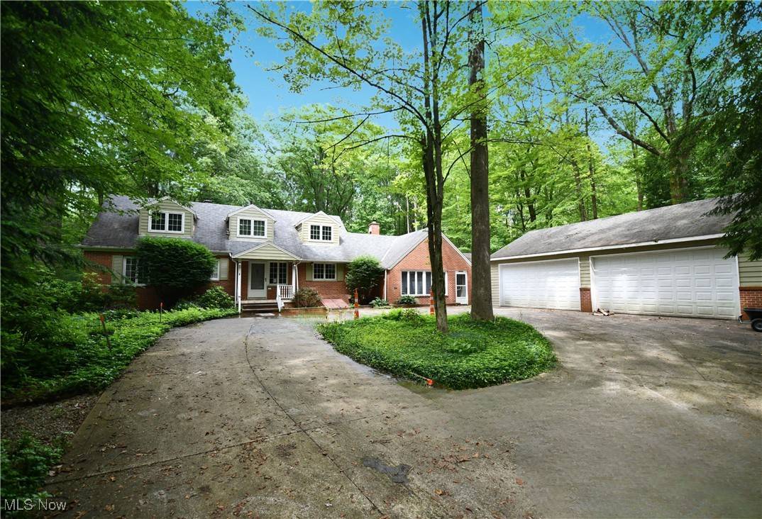 45 Sterncrest DR, Moreland Hills, OH 44022
