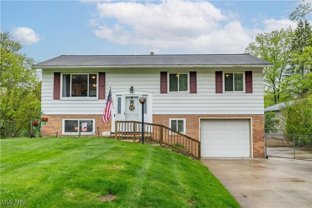 3301 Lullaby LN, Clinton, OH 44216
