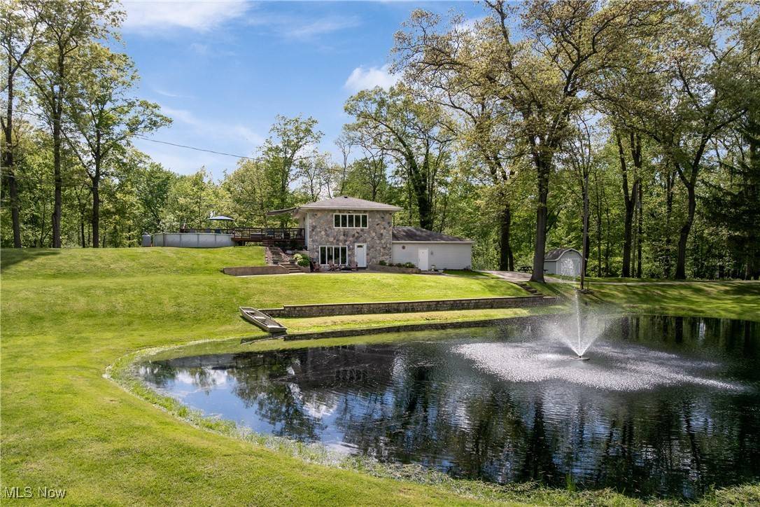Clinton, OH 44216,996 White Oaks DR