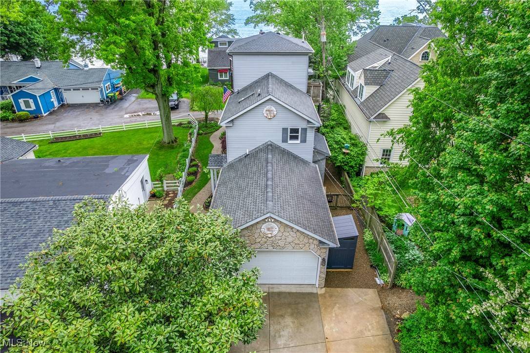 33296 Bonnieview DR, Avon Lake, OH 44012