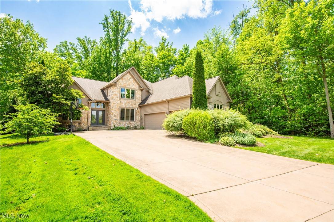 245 Brighton DR, Aurora, OH 44202