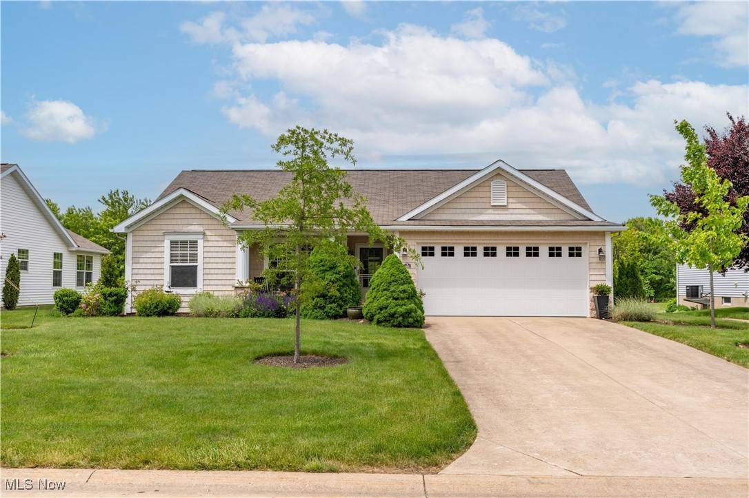 365 Brookpoint ST NW, North Canton, OH 44720