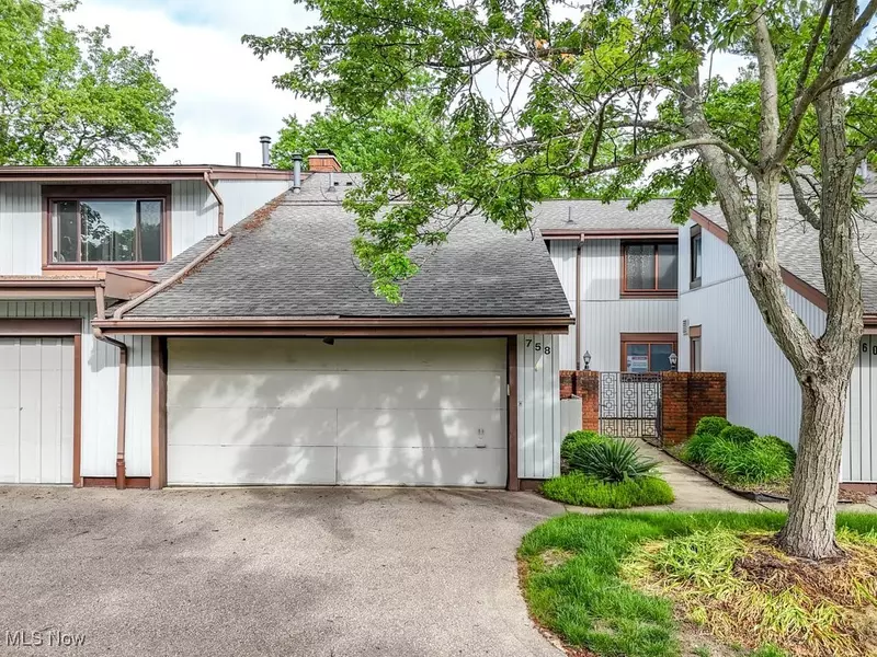 758 Spafford OVAL, Northfield, OH 44067